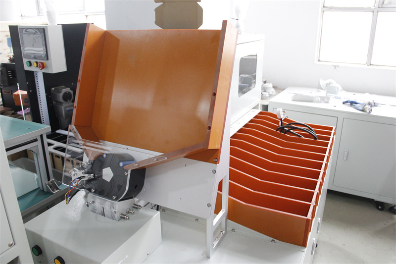 Машина для сортировки цилиндрических аккумуляторных батарей со сканером штрих-кода