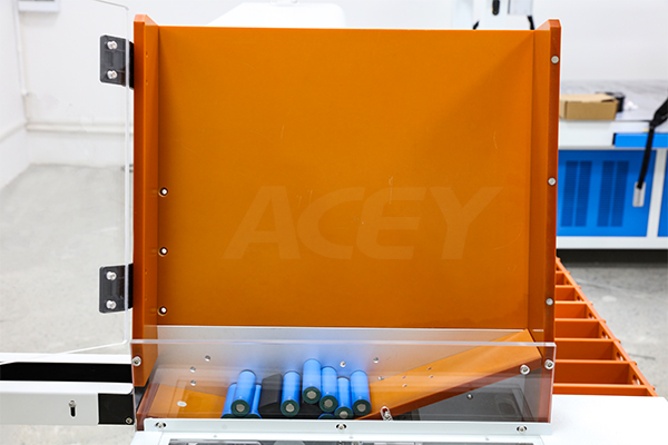 Automatic Cell Feeding